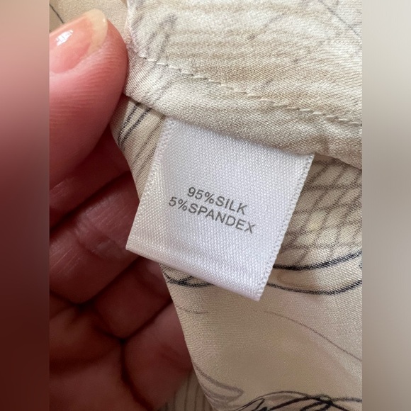 St. John Silk Blouse - size M - Picture 7 of 10